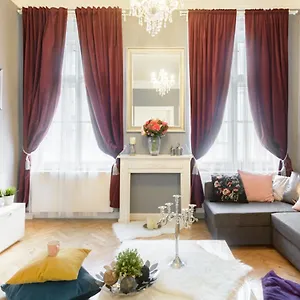 cosmopolitan-central-prague-apartment.praguehotelsweb.com/